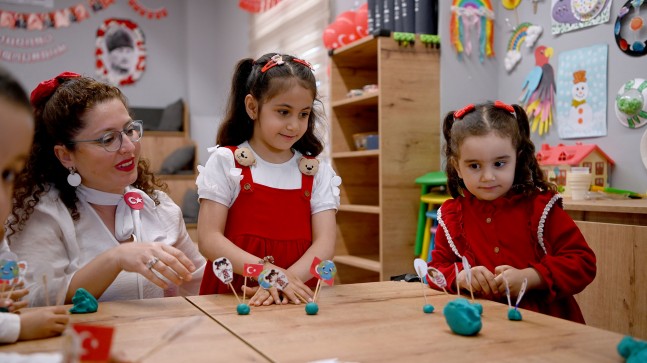 ANNE BABA ÇOCUK MERKEZİ’NDE 23 NİSAN COŞKUSU ERKEN YAŞANDI