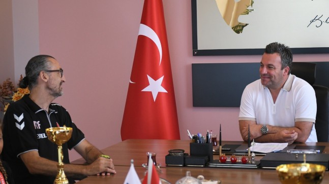 KUŞADASI’NIN GURURU MİNİK JİMNASTİKÇİLERDEN BAŞKAN VEKİLİNE ZİYARET
