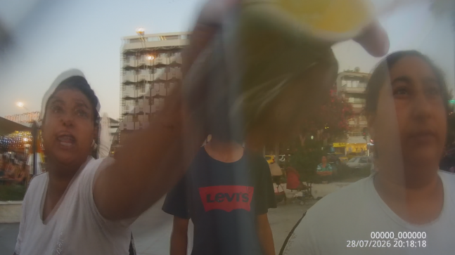 KUŞADASI BELEDİYESİ ZABITA MEMURUNU DARBEDEN DİLENCİ 2 KADIN TUTUKLANDI