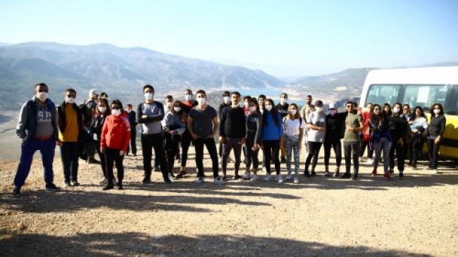 Ata’ya saygı yürüyüşü