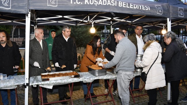 KUŞADASI BELEDİYESİ İFTAR GÜNLERİNİN İLKİ DAVUTLAR MAHALLESİ’NDE DÜZENLENDİ