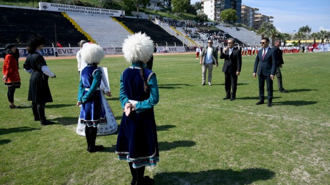 KUŞADASI’NDA 19 MAYIS COŞKUYLA KUTLANDI