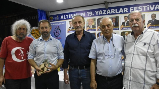 ALTINKUM YAZARLAR FESTİVALİ USTA KALEMLERİ AĞIRLAMAYA DEVAM EDİYOR