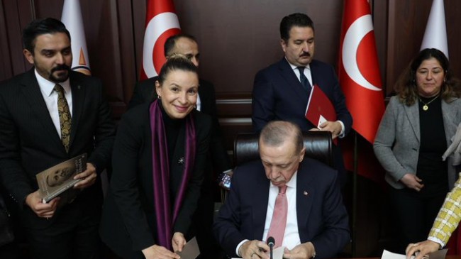 AK Parti Kuşadası Kadın Kolları Başkanı Sema Yurttutan Sivri ile çalışmalarını aktaran bir söyleşi gerçekleştirdik