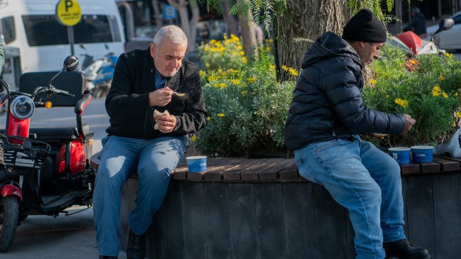 KUŞADASI BELEDİYESİ’NDEN HEMŞEHRİLERİNE SICAK ÇORBA İKRAMI