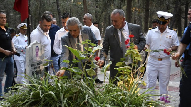 KUŞADASI’NDA 15 TEMMUZ ŞEHİTLERİ ANILDI  