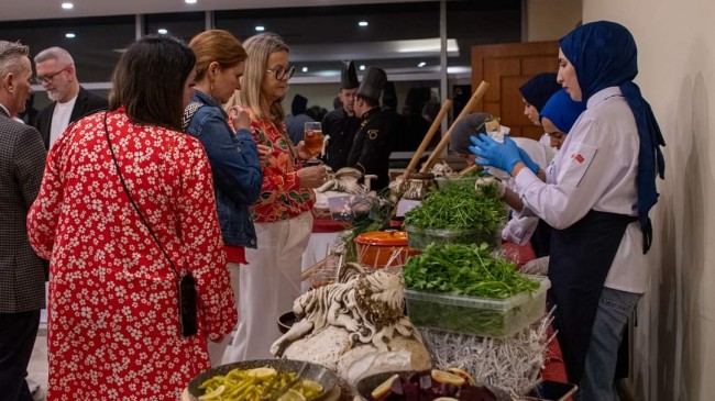 ALMAN TURİZMCİLER KUŞADASI’NA HAYRAN KALDI
