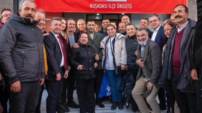 CHP’NİN İKTİDAR YÜRÜYÜŞÜ KUŞADASI’NDA SÜRÜYOR