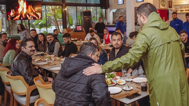 BAŞKAN ÖMER GÜNEL CHP’Lİ GENÇLERLE BULUŞTU  “İLK DÖNEMİMİZDEKİ HEYECANLA ÇALIŞIYORUZ”