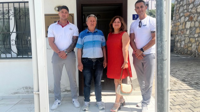 KUŞADASI BELEDİYESİ’NDEN MUHTARLARA BAYRAM TEBRİĞİ ZİYARETİ