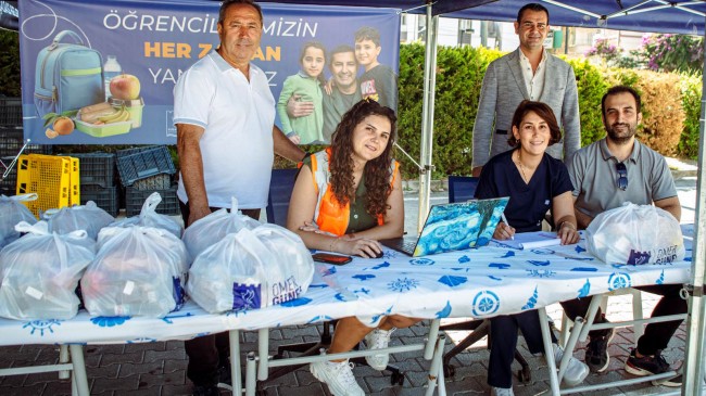 ÖĞRENCİLERİN BESLENME ÇANTALARINI BU YIL DA KUŞADASI BELEDİYESİ DOLDURUYOR