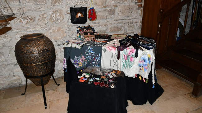 ‘RENKLİ TASARIMLAR’ SERGİSİ İBRAMAKİ SANAT GALERİSİ’NDE AÇILDI