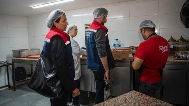 KUŞADASI BELEDİYESİ HALK SAĞLIĞI İLE OYNAYANLARI AFFETMİYOR