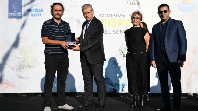 KUŞADASI’NDA MERMER BLOKLAR ‘ADALET’ TEMASIYLA ŞEKİLLENDİ