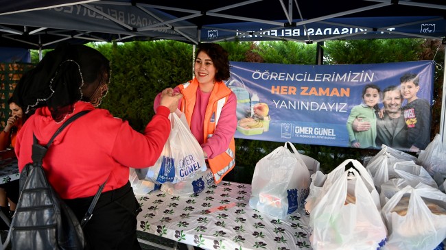 EŞİT FIRSAT İÇİN BÜYÜK ADIM: KUŞADASI’NDA BESLENME ÇANTALARINI BELEDİYE DOLDURUYOR”