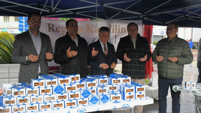 KUŞADASI BELEDİYESİ’NDEN KANDİL SİMİDİ İKRAMI