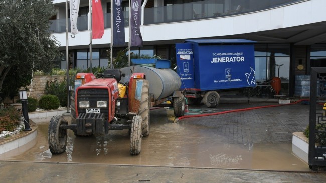 SAĞNAK FELAKETİ SONRASI KUŞADASI BELEDİYESİ EKİPLERİ SAHADA