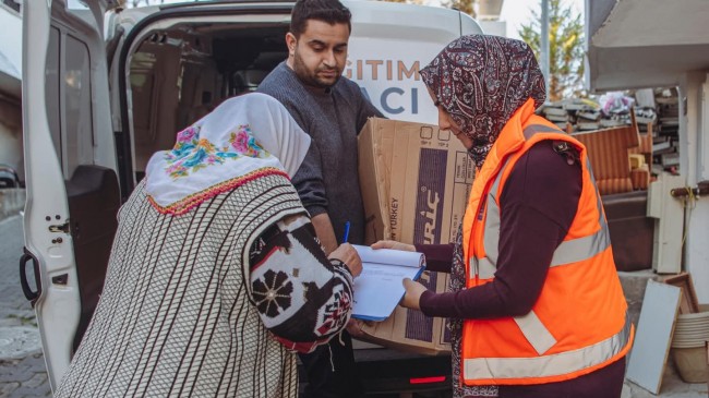 KUŞADASI BELEDİYESİ’NİN SOBA YARDIMI BAŞLADI