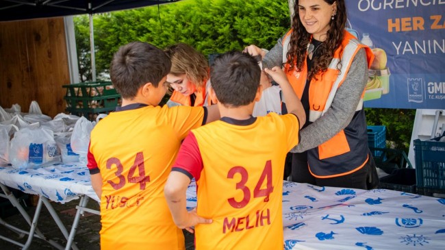 KUŞADASI’NDA ÇOCUKLAR OKULA HER GÜN SAĞLIKLI VE MUTLU BAŞLIYOR