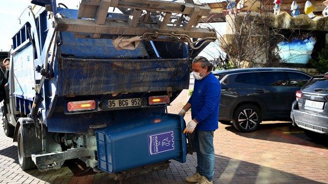 KUŞADASI’NDA EGE MAHALLESİ’NDEN İLK GERİ DÖNÜŞTÜRÜLEBİLİR ATIKLAR TOPLANDI