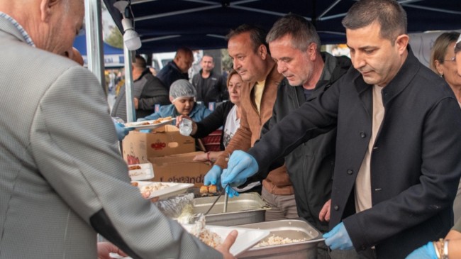 KUŞADASI BELEDİYESİ’NDEN RAMAZAN AYI BOYUNCA 18 BİN KİŞİLİK İFTAR YEMEĞİ