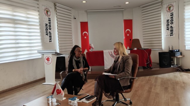 Mine Söğüt okurlarıyla buluştu