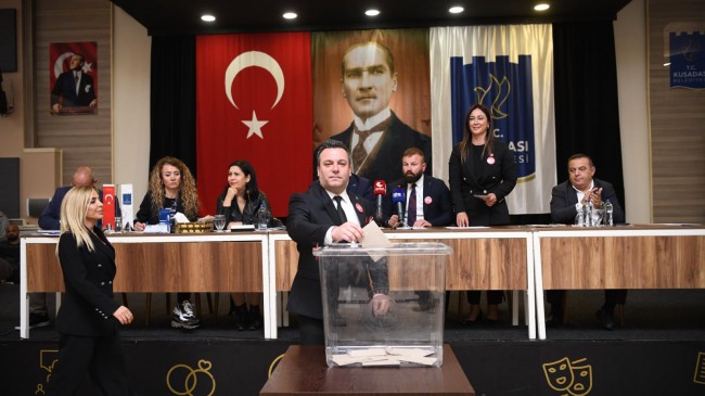 KUŞADASI BELEDİYESİ MECLİSİ’NDE OLAĞAN ÜSTÜ TOPLANTI, BAŞKAN VEKİLLİĞİNE TAHSİN DEMİRTAŞ SEÇİLDİ