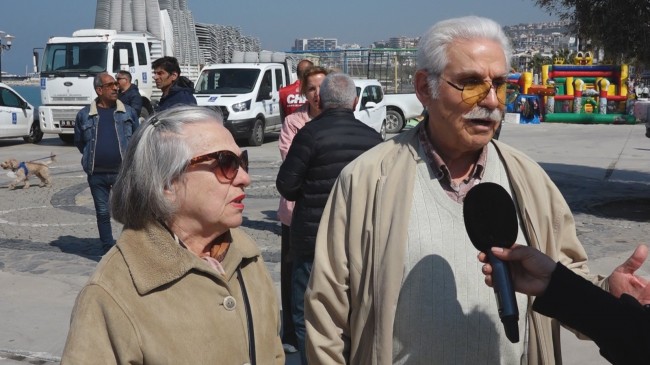 KUŞADASI SEÇİLMİŞ BAŞKANININ YANINDA