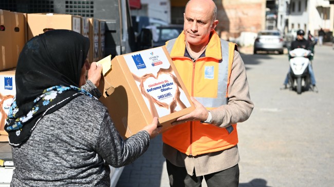 KUŞADASI BELEDİYESİ’NDEN 3 BİN 500 AİLEYE RAMAZAN YARDIMI