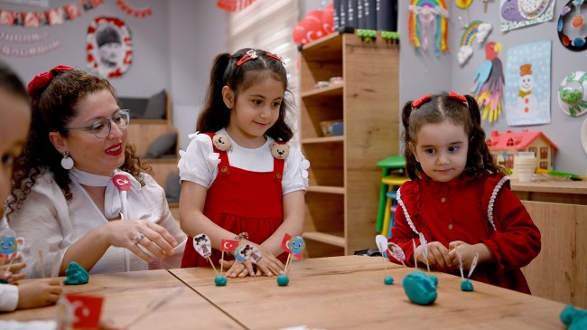 ANNE BABA ÇOCUK MERKEZİ’NDE 23 NİSAN COŞKUSU ERKEN YAŞANDI