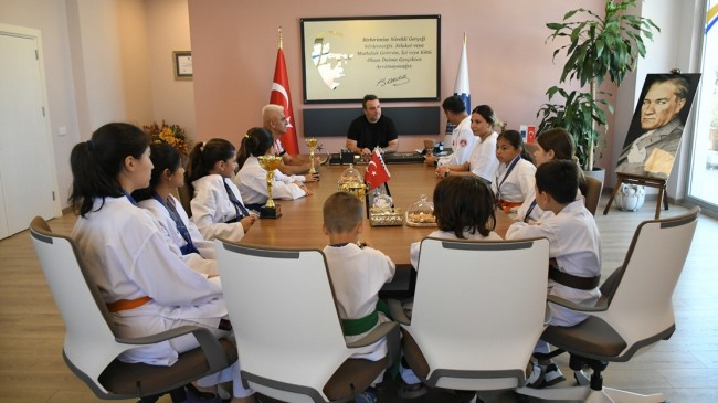 TATAMİNİN ŞAMPİYONLARI BAŞARILARINI BAŞKAN VEKİLİ DEMİRTAŞ İLE PAYLAŞTI