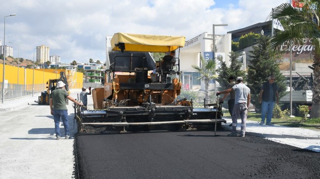 KUŞADASI BELEDİYESİ’NDEN DEĞİRMENDERE’DE ASFALT MESAİSİ