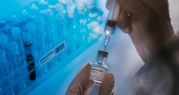 Corona virüs aşısında umut verici gelişme: Oxford çifte savunma sağladı